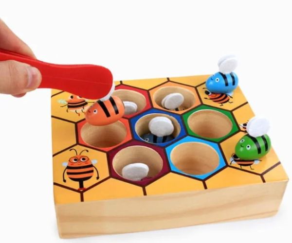 Дерев`яний сортер - Бджілки