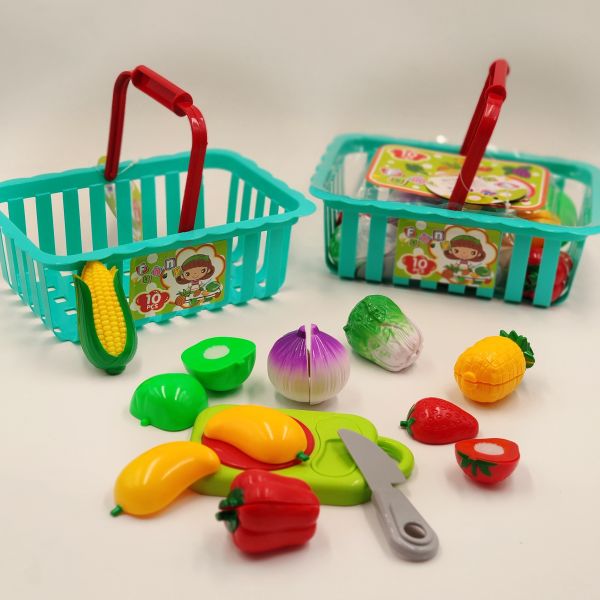 Кошик з половинчастими овочами та фруктами на липучці